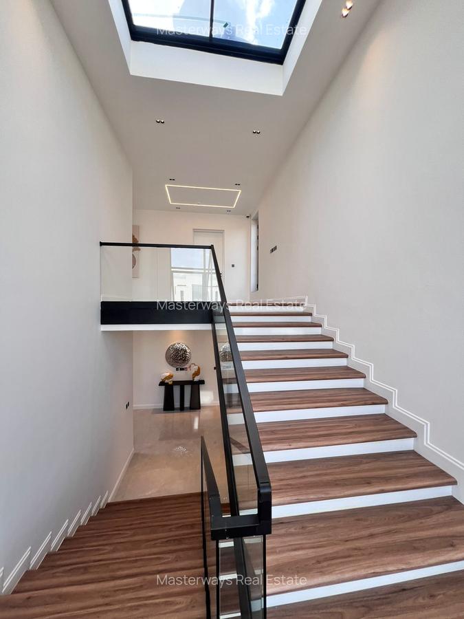 5 Bed Villa with En Suite in Runda - 6