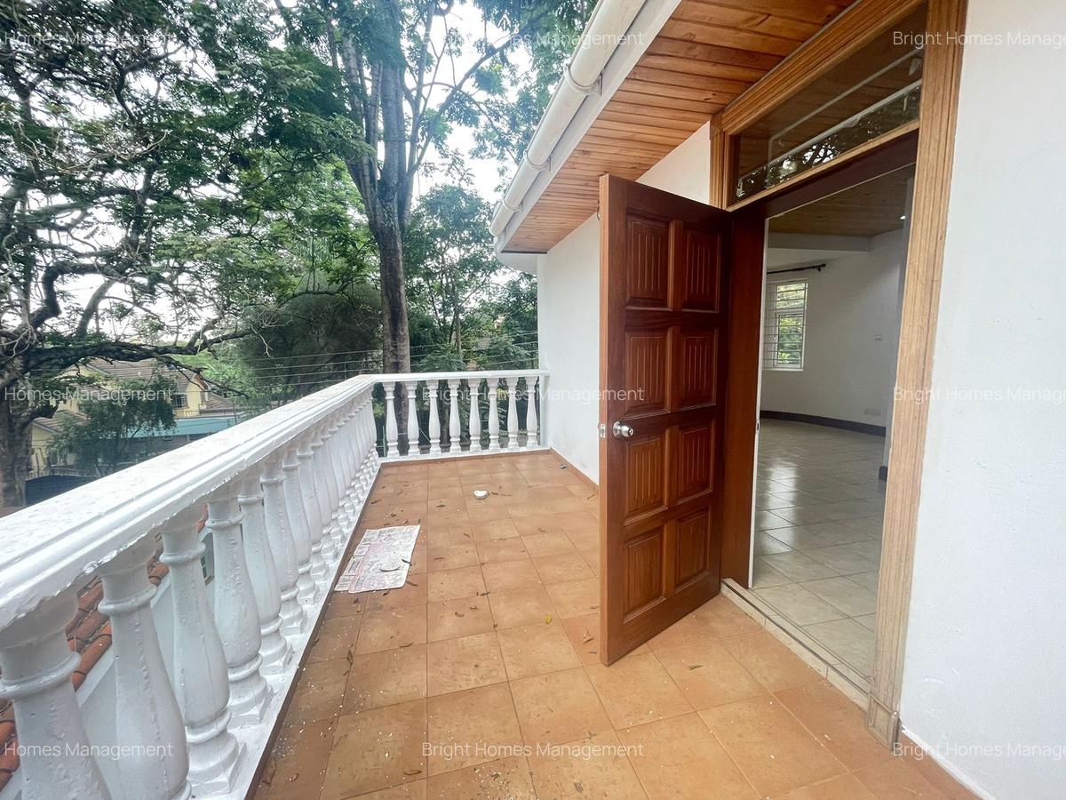 5 Bed Villa with En Suite in Rosslyn - 12
