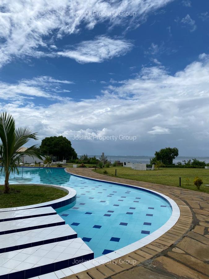 2 Bed Apartment with En Suite in Nyali Area - 2