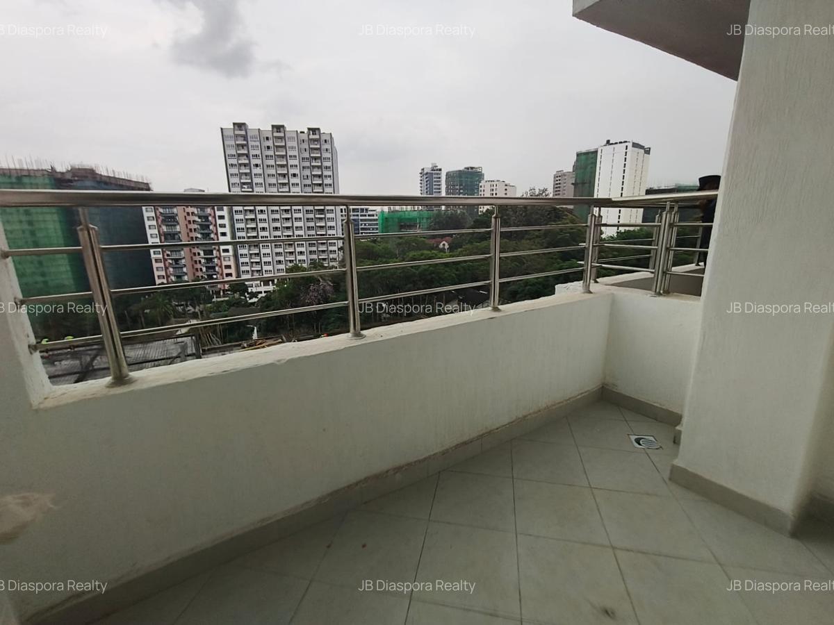 4 Bed Apartment with Swimming Pool at City Park - 13