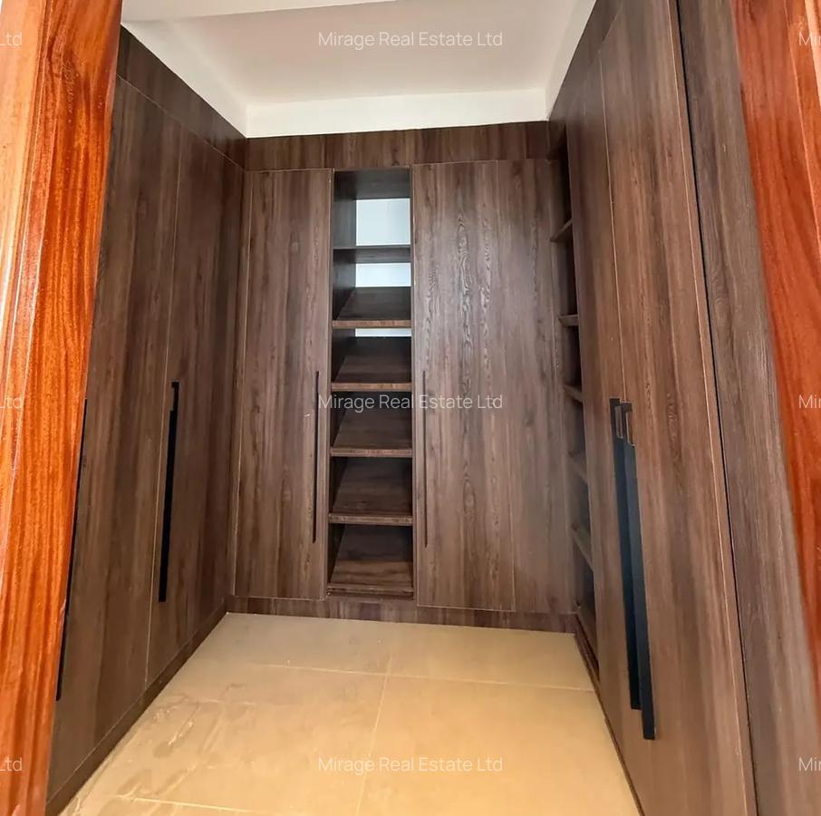 3 Bed Apartment with En Suite in Riverside - 3