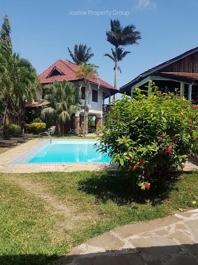 10 Bed Apartment in Nyali Area - 1