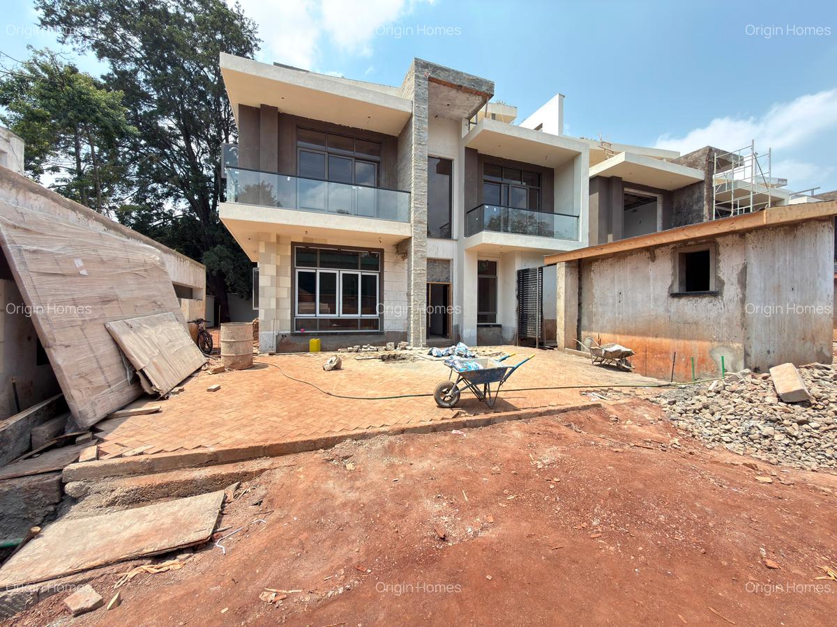5 Bed Townhouse with En Suite at Lavington - 2