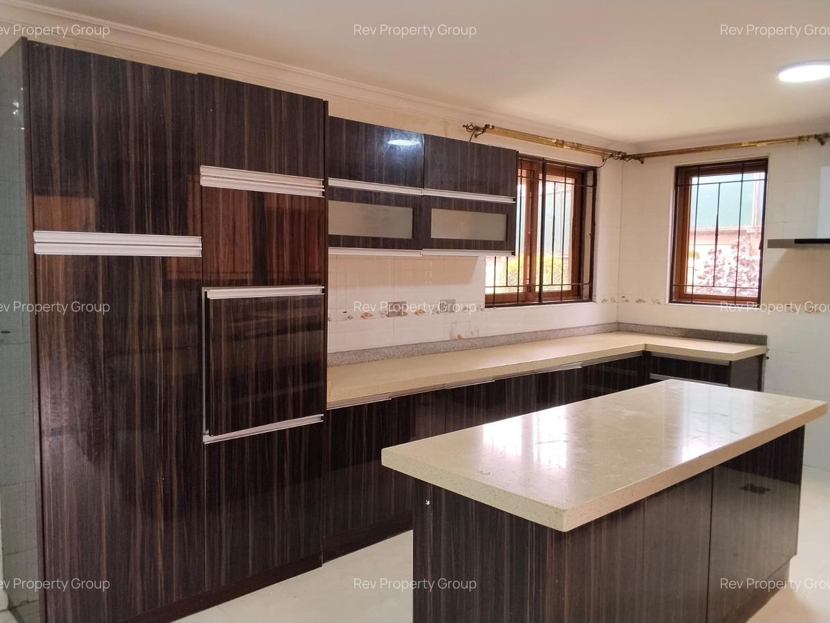5 Bed Villa with En Suite in Lavington - 6