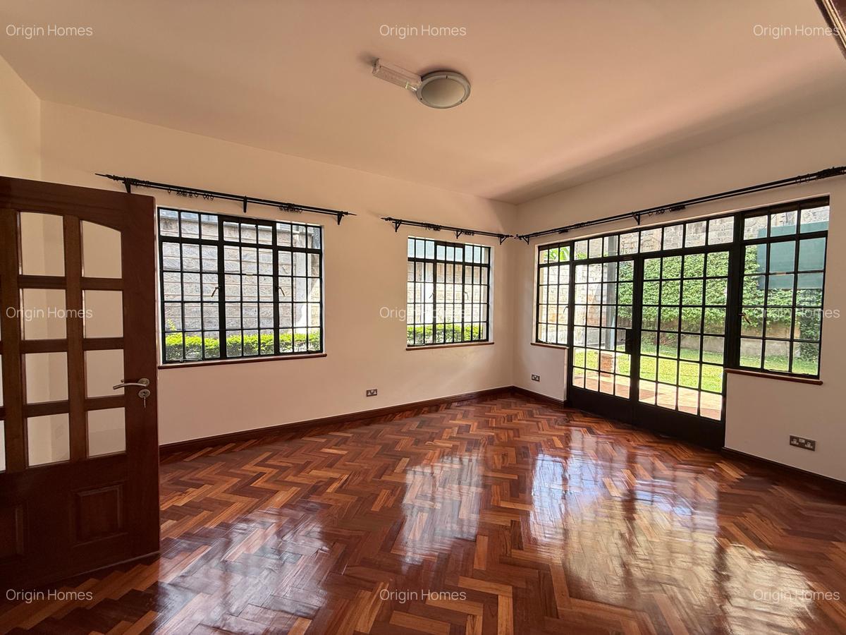 5 Bed Townhouse with En Suite at Lavington - 3