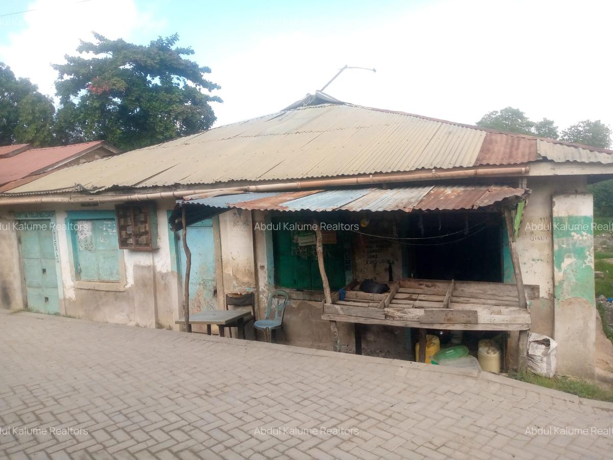 10 Bed House with Borehole at Mtopanga - 1