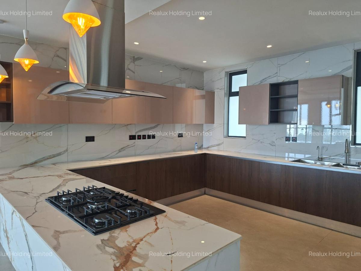 5 Bed Apartment with En Suite in Riverside - 6