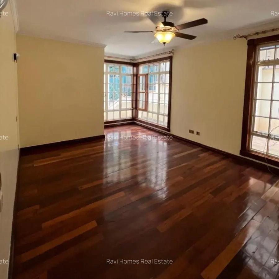 5 Bed Townhouse with En Suite in Kyuna - 9
