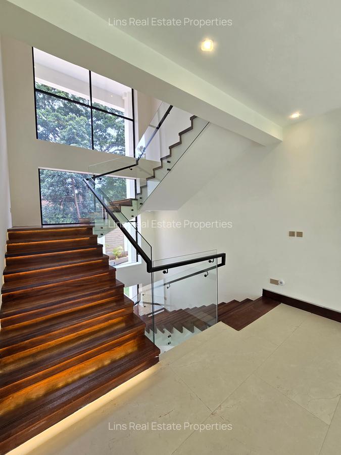 6 Bed Townhouse with En Suite in Kitisuru - 10
