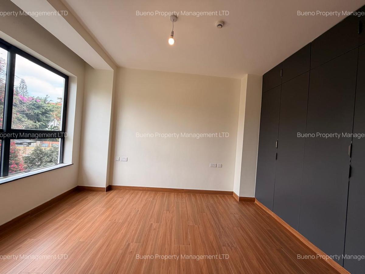 3 Bed Apartment with Swimming Pool in Riverside - 4