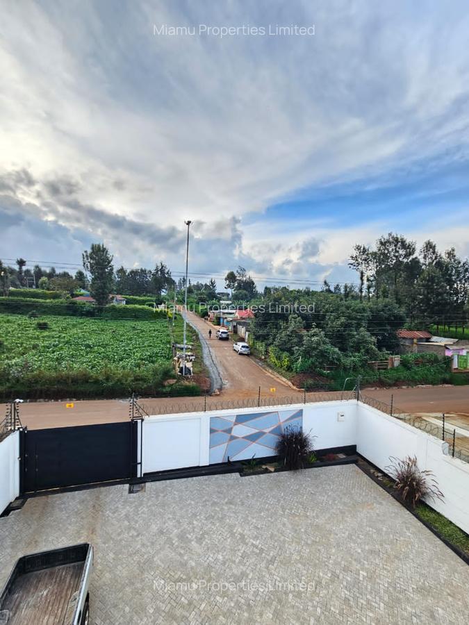 5 Bed House with Garden in Cianda - 2