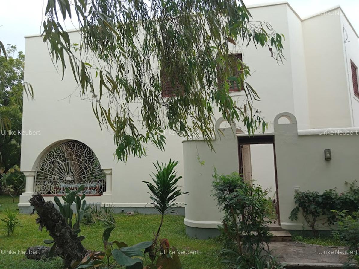 3 Bed House with En Suite at Ocean Beach Drive - 3