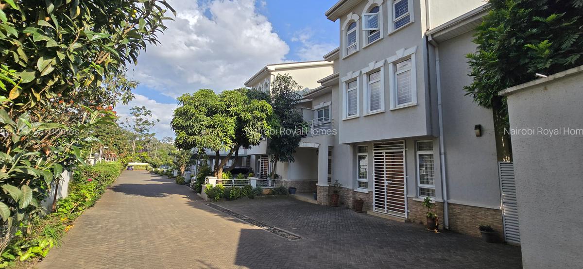 5 Bed Townhouse with En Suite at Lavington Road - 7