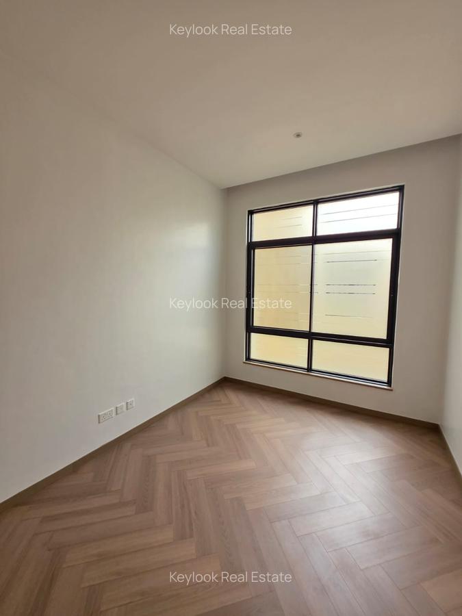 5 Bed Townhouse with En Suite at Lavington Green - 17