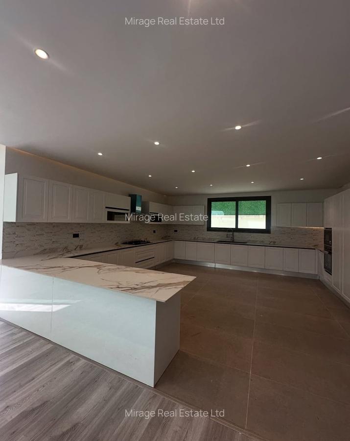 5 Bed Villa with En Suite in Lavington - 2
