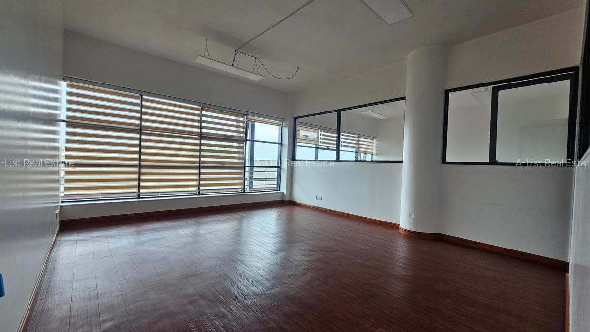 2,734 ft² Office with Service Charge Included at Riverside Drive - 1