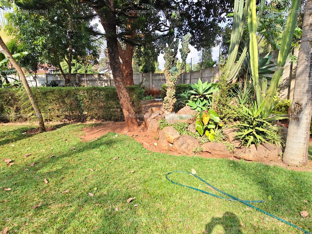 5 Bed House with En Suite in Runda - 2