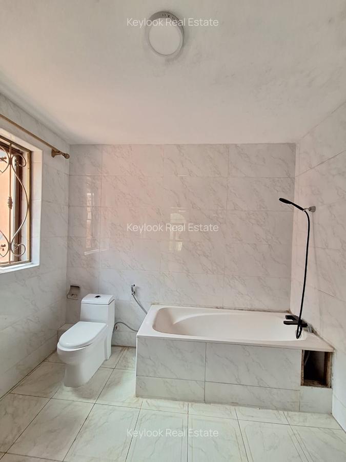 5 Bed Townhouse with En Suite at Lavington - 13