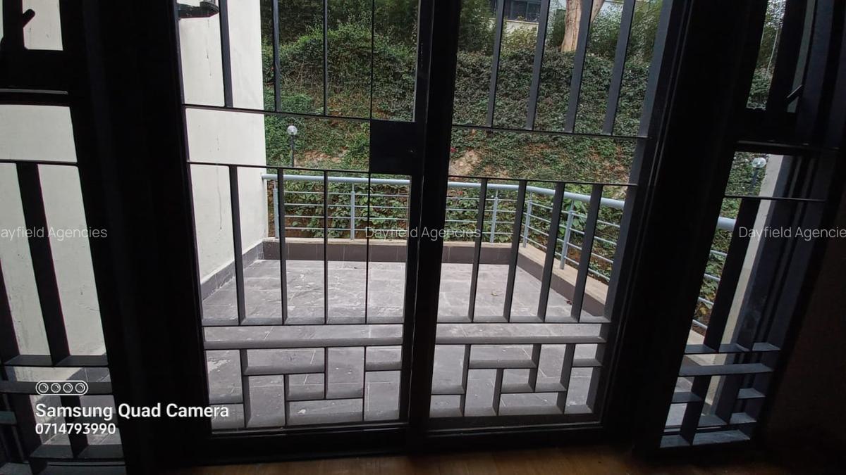 5 Bed House with En Suite in Spring Valley - 13