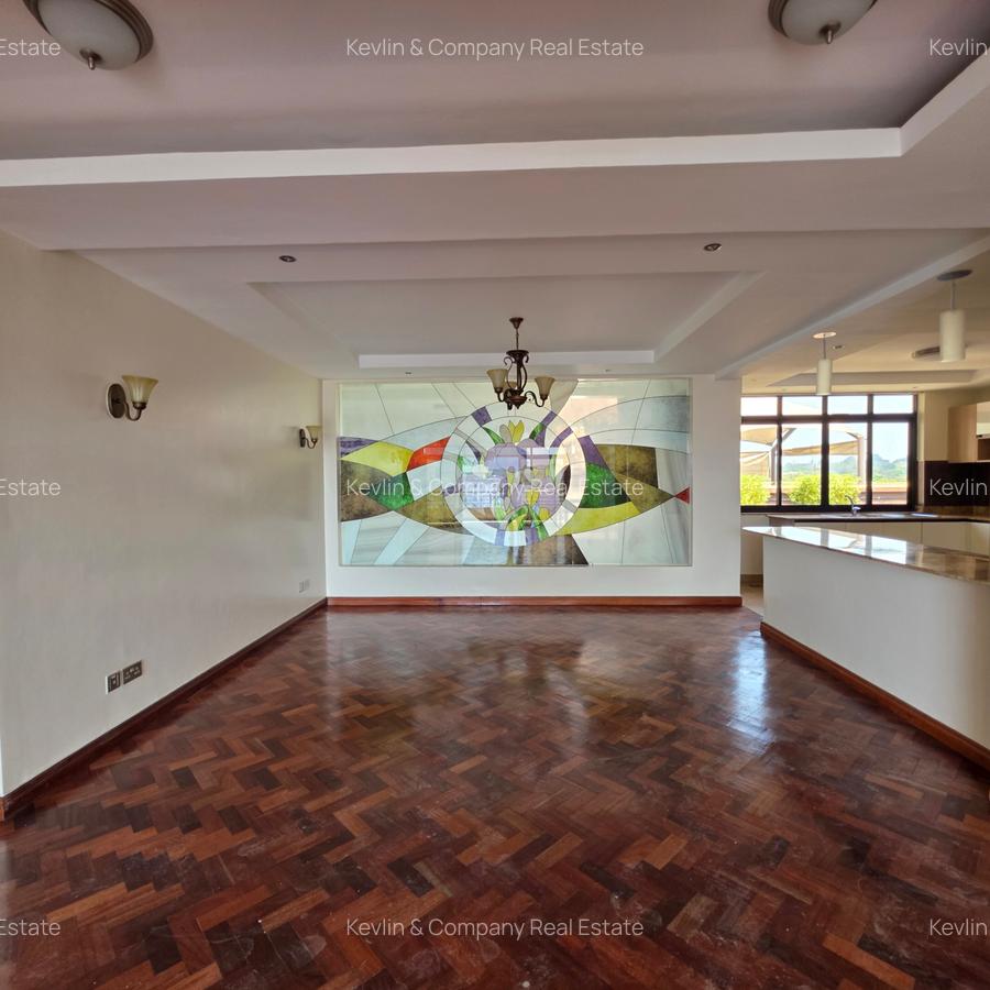3 Bed Apartment with En Suite in Riverside - 4