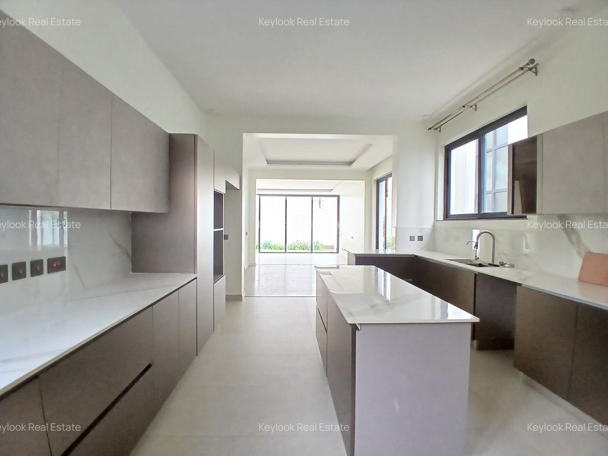 5 Bed Townhouse with En Suite at Lavington Green - 19
