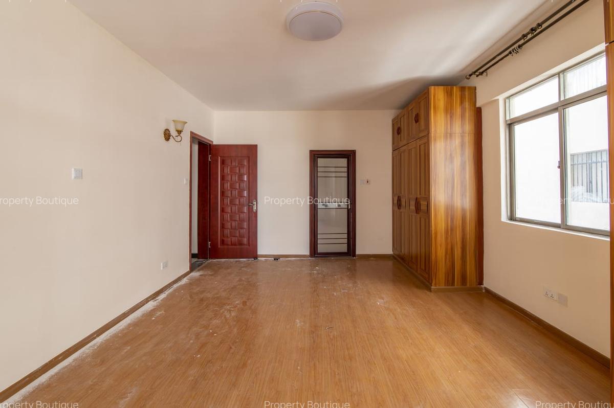 3 Bed Apartment with En Suite in Lavington - 5