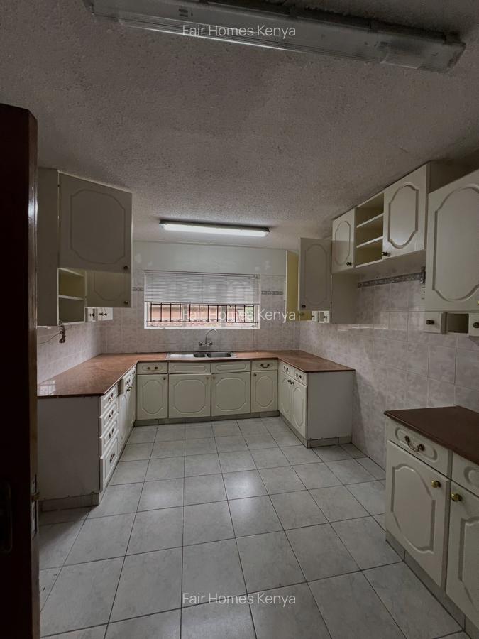 5 Bed Townhouse with En Suite at James Gichuru - 13