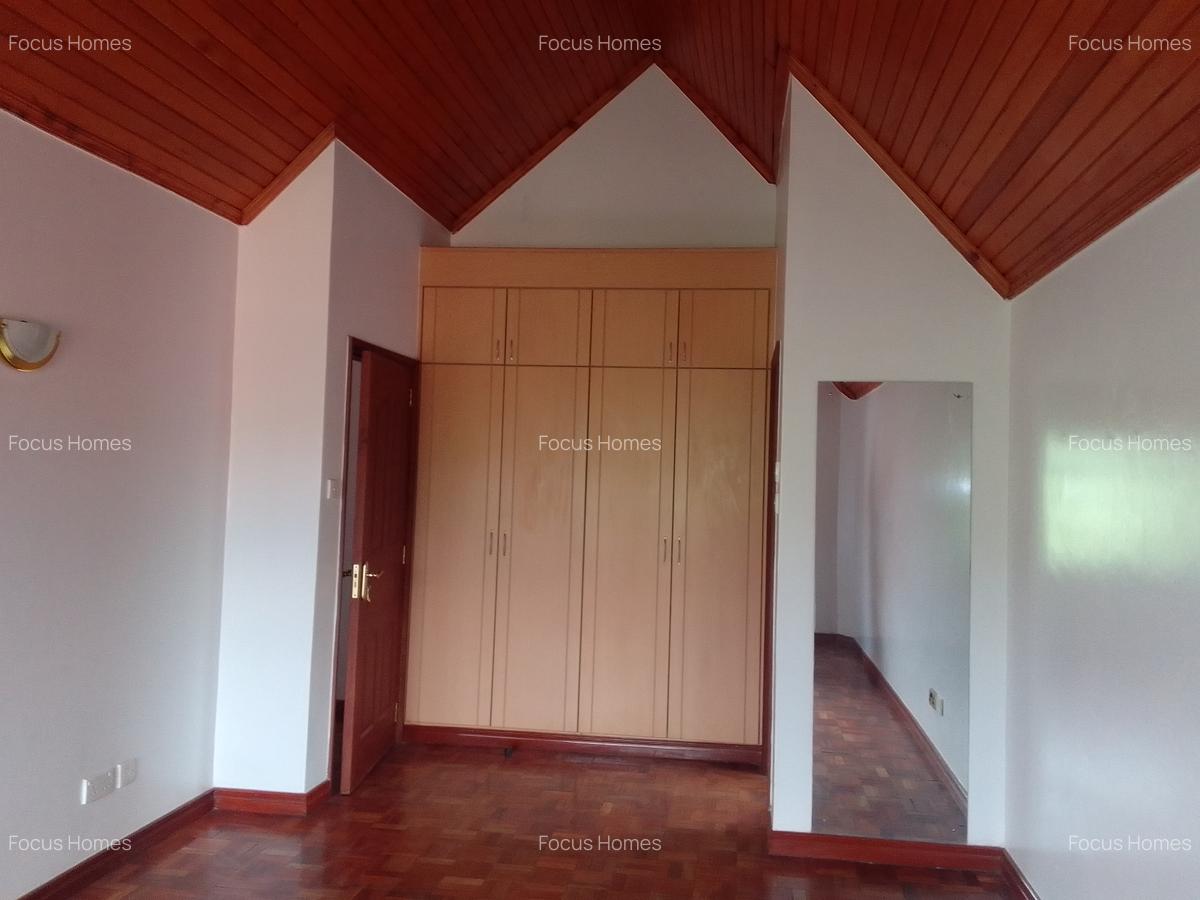 5 Bed Townhouse with En Suite in Lavington - 2