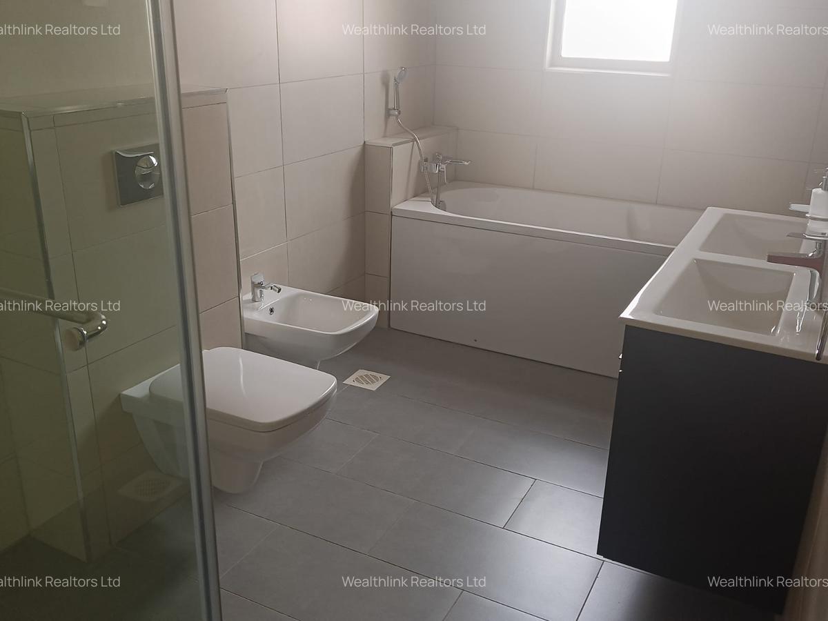 4 Bed Townhouse with En Suite at Iguta Paradise - 10