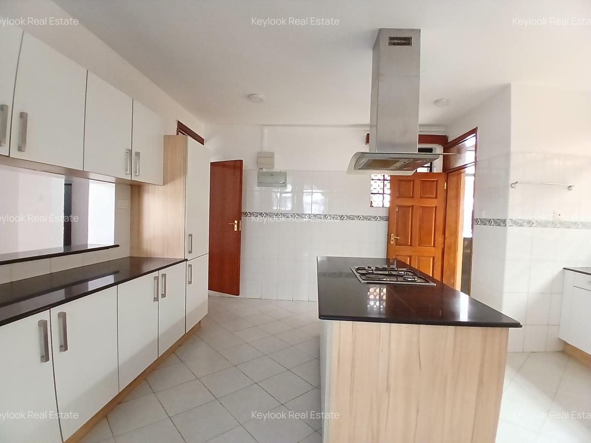5 Bed Townhouse with En Suite at Lavington - 5