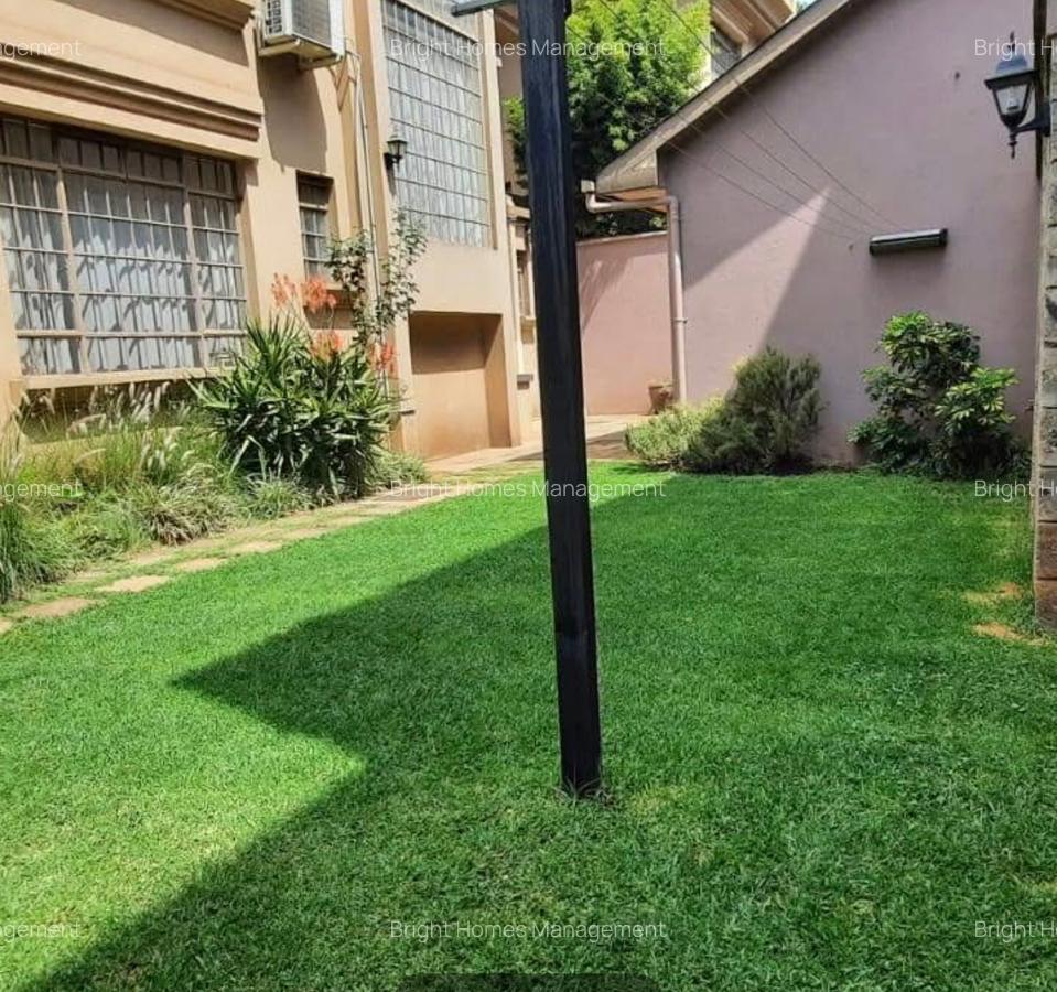 5 Bed Townhouse with En Suite in Lavington - 1
