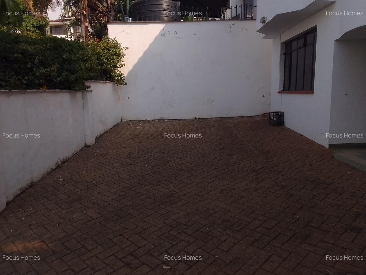 5 Bed Townhouse with En Suite in Riverside - 2