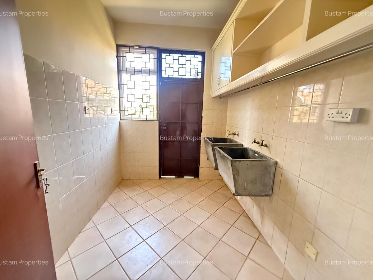 5 Bed Townhouse with En Suite in Lavington - 2