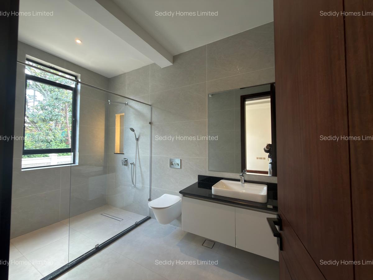 6 Bed Villa with En Suite in Kitisuru - 12