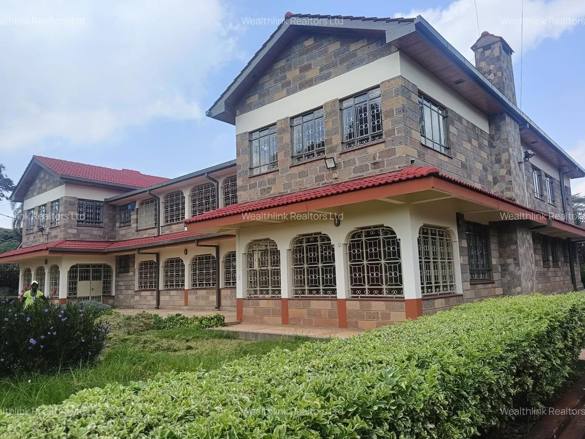 5 Bed House with En Suite at Nyari - 1