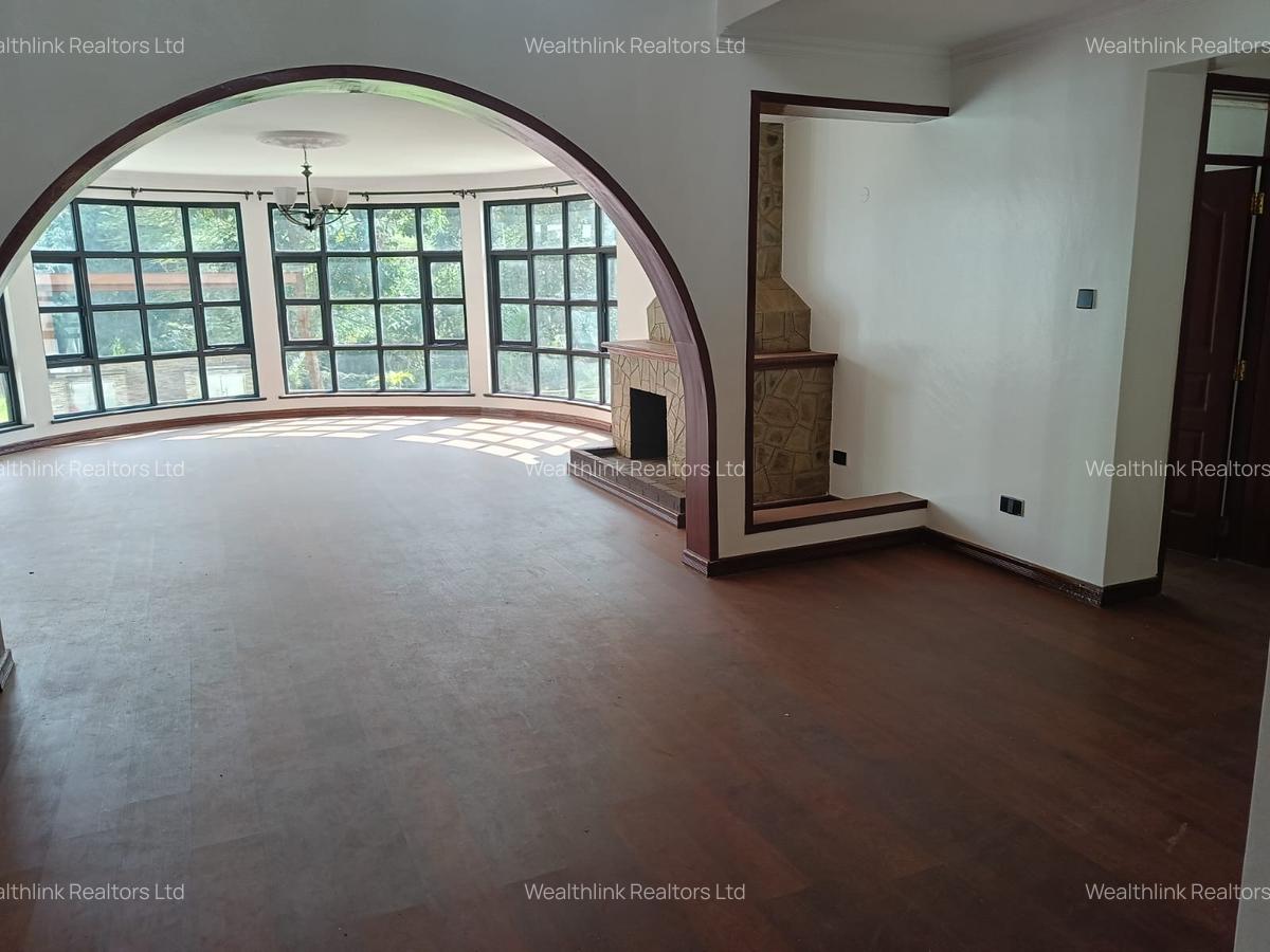 5 Bed House with En Suite at Ridgeways - 11