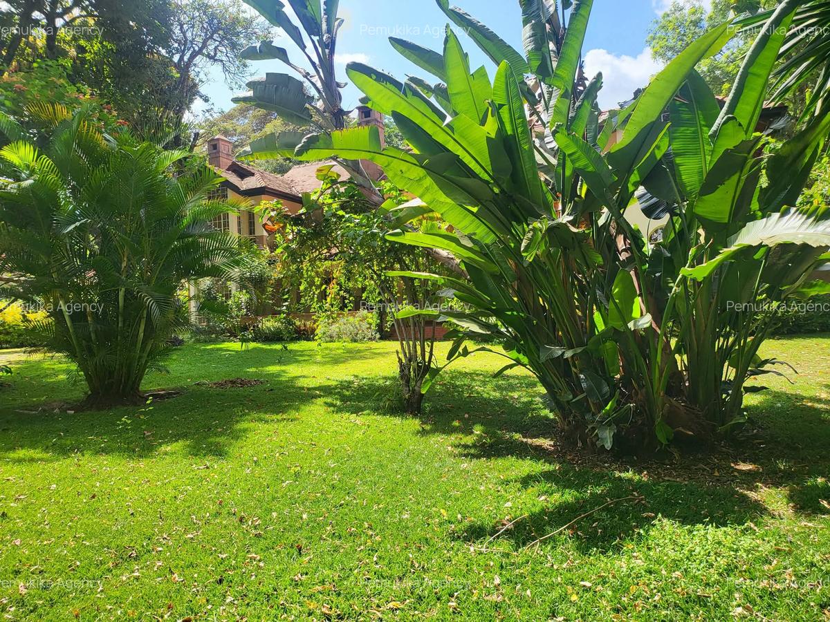 5 Bed Townhouse with En Suite in Rosslyn - 2