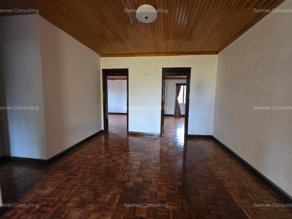 5 Bed House with En Suite in Runda - 14