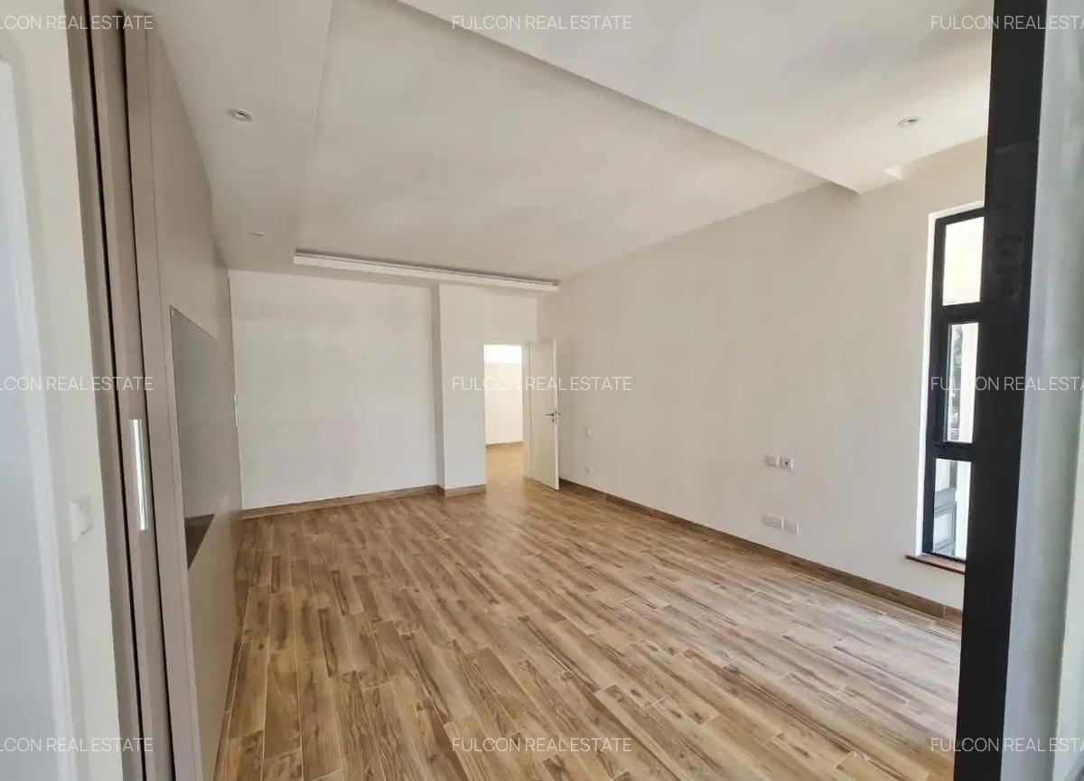 4 Bed Apartment with En Suite in Riverside - 18