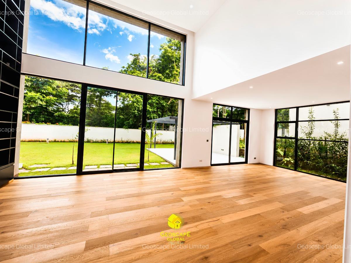 5 Bed House with En Suite in Runda - 2