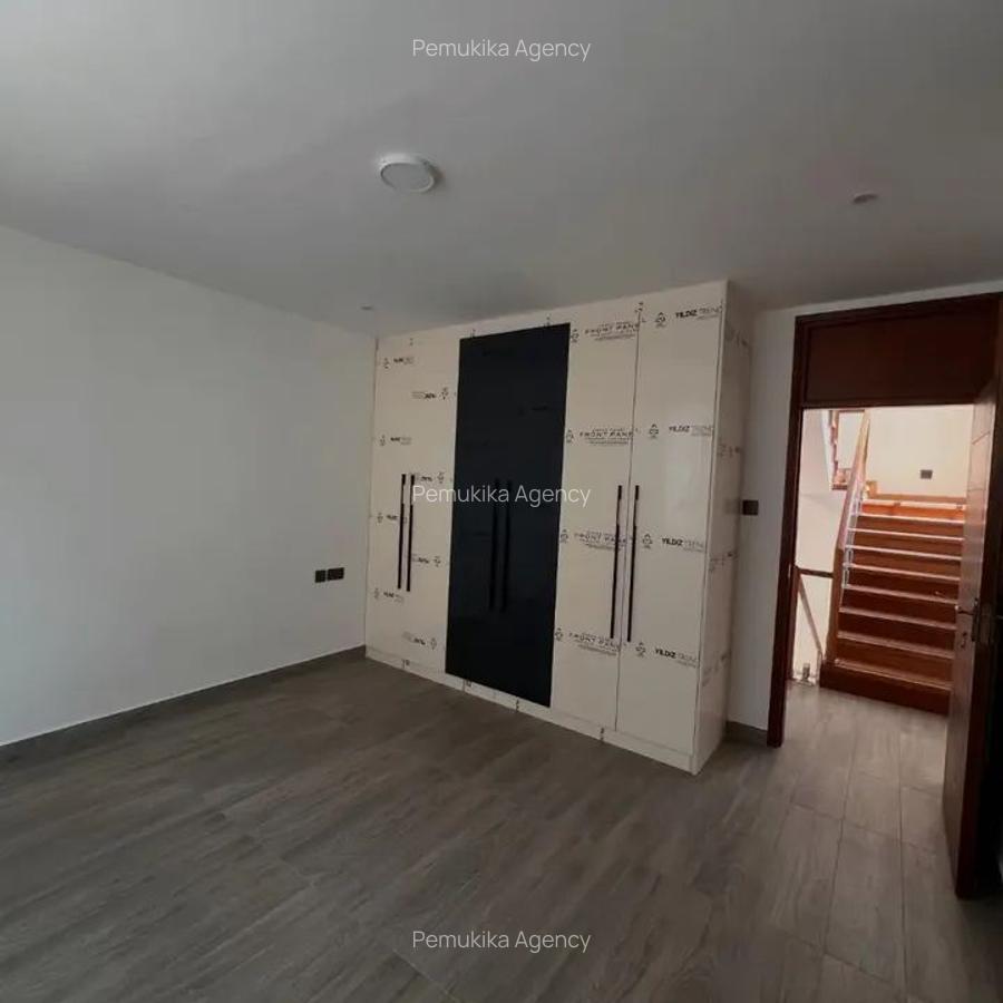 5 Bed Townhouse with En Suite in Lavington - 10