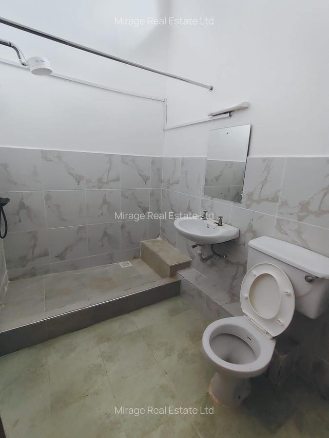 3 Bed House with Garden in Dennis Pritt - 3