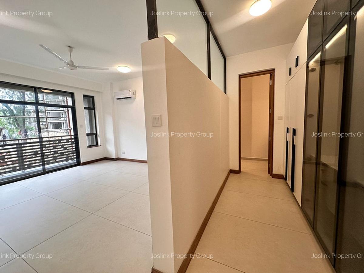 Serviced 3 Bed Apartment with En Suite in Nyali Area - 11