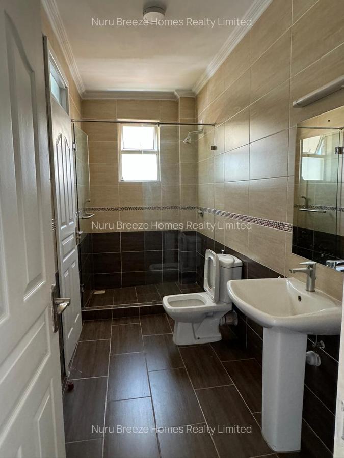 3 Bed Apartment with En Suite in Riverside - 5