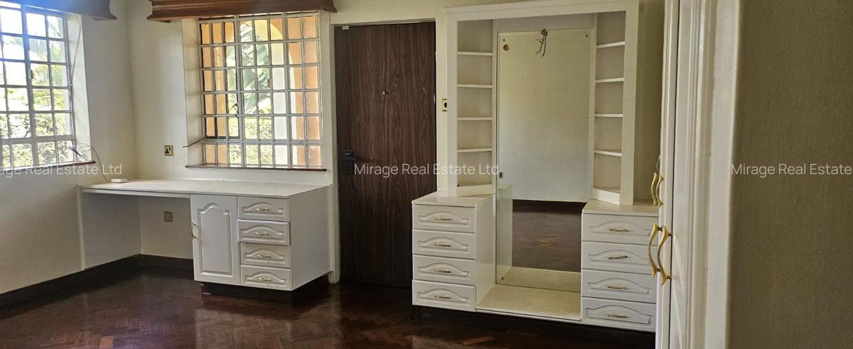 5 Bed House with En Suite in Runda - 7