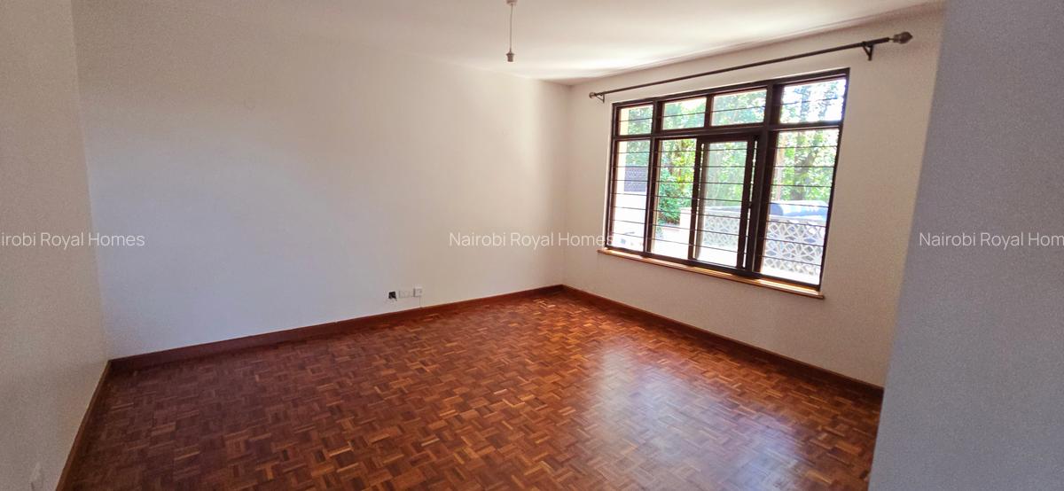 5 Bed Townhouse with En Suite at Lavington Green - 19