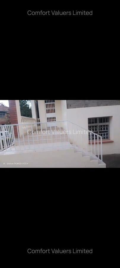 5 Bed Villa with En Suite at Lavington Green - 6