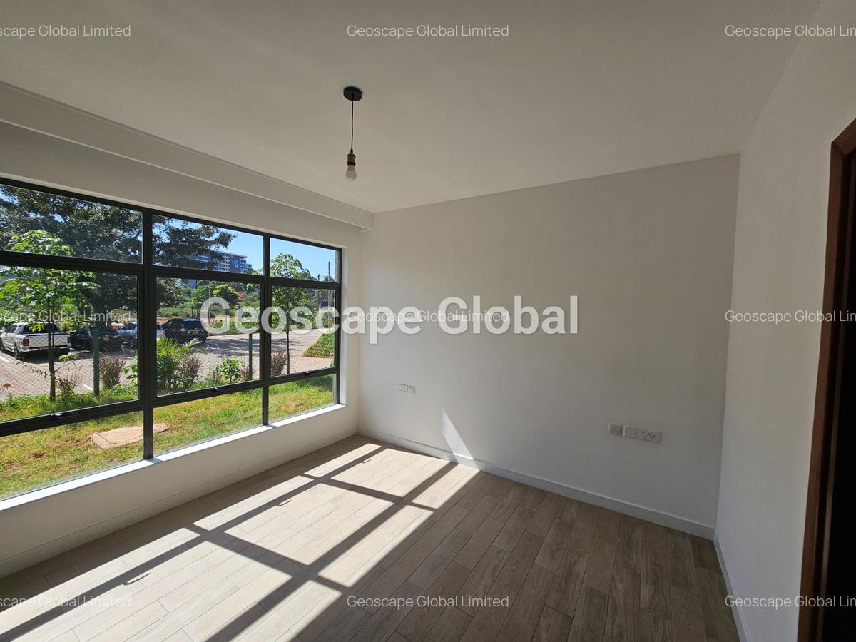 4 Bed Apartment with En Suite in Rosslyn - 11
