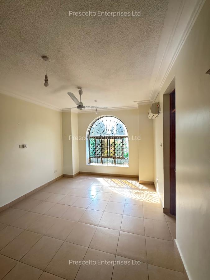 2 Bed Apartment with En Suite at Off Links Road - 16