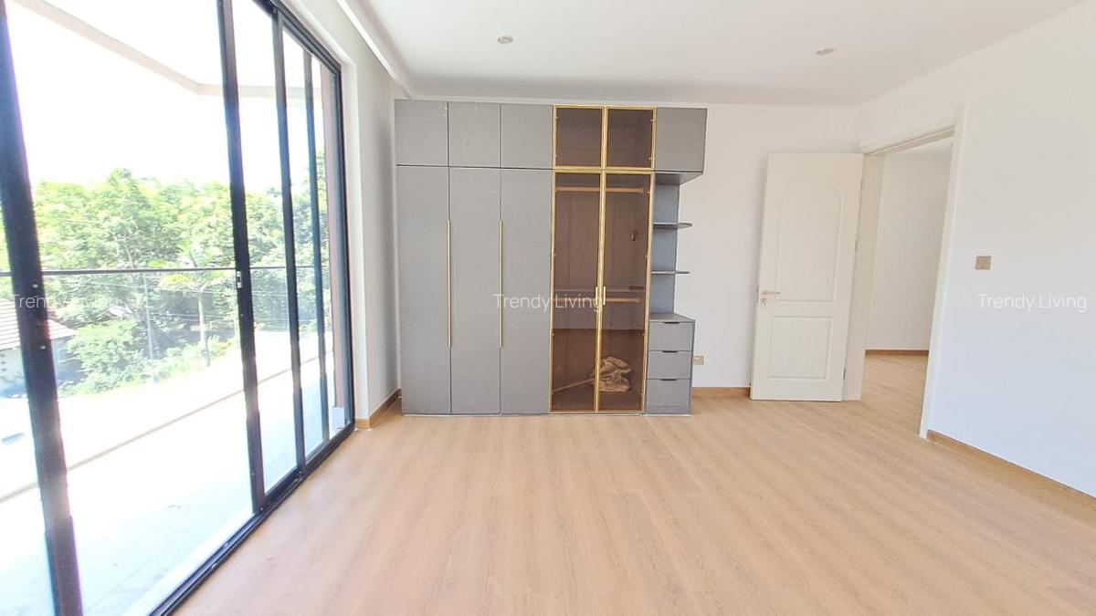 5 Bed Townhouse with En Suite in Lavington - 1